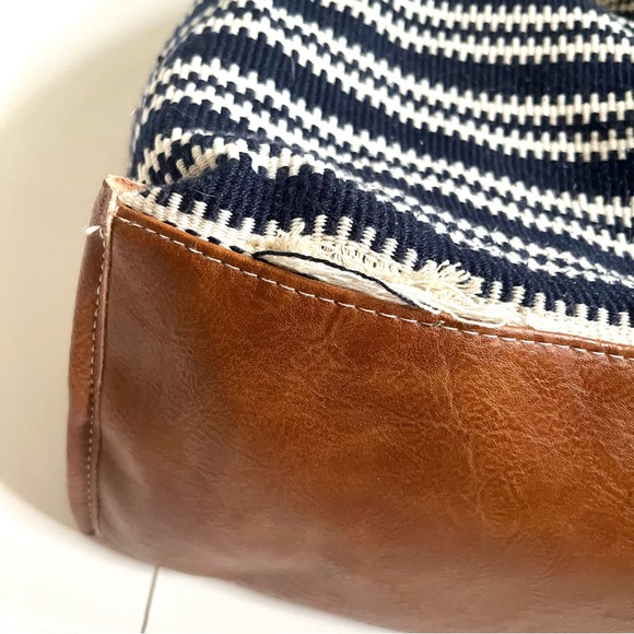 🍭3/$15 Sandra Roberts navy blue & white striped fringe large tote handbag - Picture 5 of 14